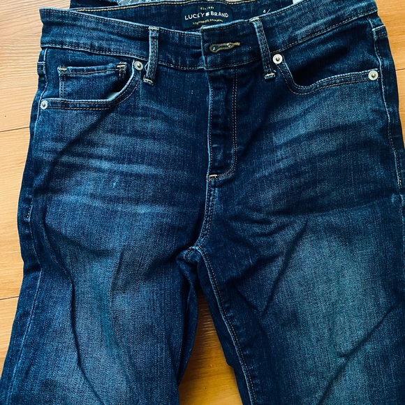 Size 4 lucky brand dark wash jeans barely worn - Picture 1 of 3